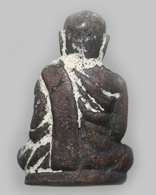 1 ใน 999 รูปหล่อโบราณอุ้มบาตร พ่อท่านเอื้อม รุ่นแซยิด 102 ปี ขนาดความสูง 3.2 CM. เนื้อสัมฤทธิ์