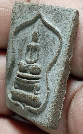 พระพุทธ เนื้อว่าน องค์บิดๆ ไม่ทราบที่ 