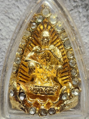 วัดบ้านไร่ นครราชสีมา รูปหล่อหลวงพ่อคูณ รุ่นเสาร์ 5 คูณพันล้าน ปี2537 เนื้อกะไหล่ทอง