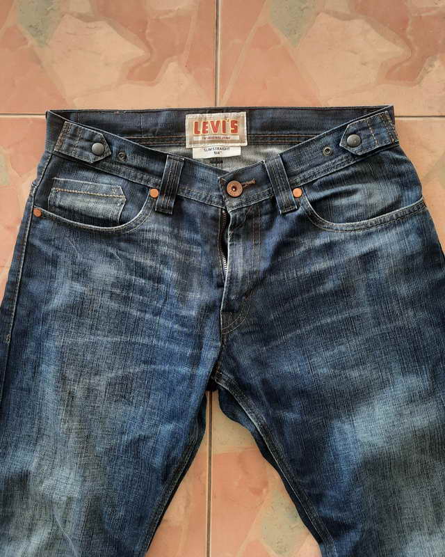 กางเกงยีนส์ Levi's 514 Made in China เอววัดจริง 33 นิ้ว ยาว38 นิ้ว เป้า 9.5 ปลายขากว้าง 7.5.5