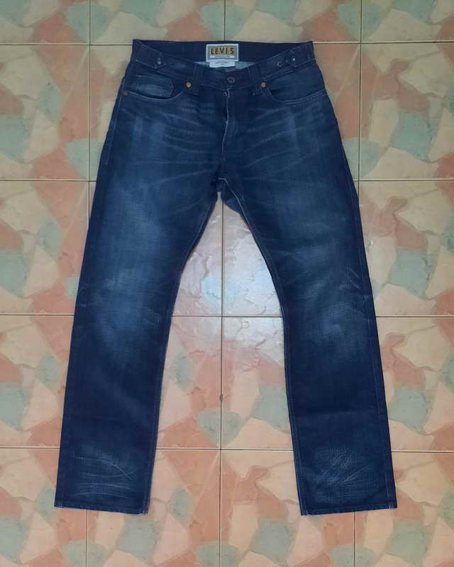 กางเกงยีนส์ Levi's 514 Made in China เอววัดจริง 33 นิ้ว ยาว38 นิ้ว เป้า 9.5 ปลายขากว้าง 7.5.5