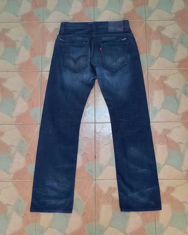กางเกงยีนส์ Levi's 514 Made in China เอววัดจริง 33 นิ้ว ยาว38 นิ้ว เป้า 9.5 ปลายขากว้าง 7.5.5