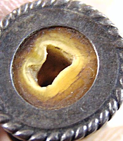 เขี้ยวเสือแกะเลี่ยมซุ้มเงิน