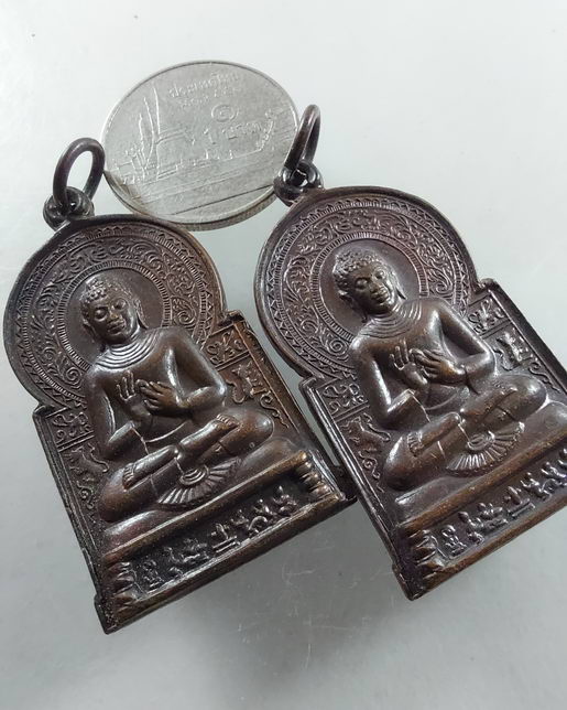 “ เหรียญ อาจาริยบูชา หลวงพ่อคูณ ปริสุทโธ ปลุกเสก ปี 2535 สวยงาม ทีเดียว 2 เหรียญครับผม ”