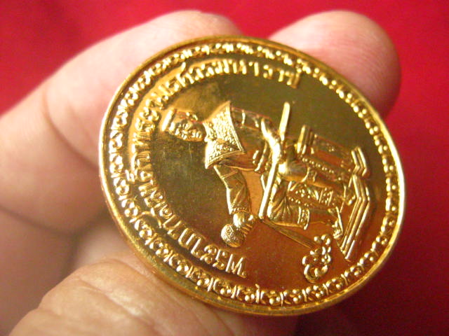 เหรียญพระบาทสมเด็จพระนเรศวรมหาราช วัดป่าชัยรังสี สมุทรสาคร ปี 2536 กะไหล่ทอง