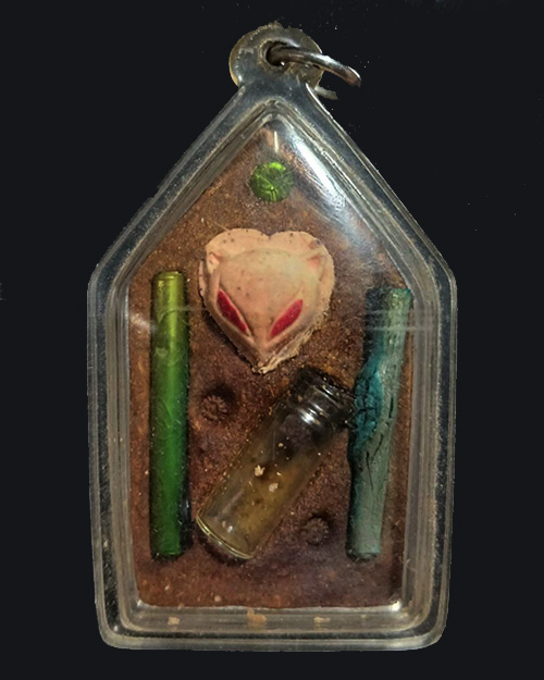 พระขุนแผน หลังตะกรุดคู่ฝังมวลสาร ไม่ทราบเกจิ