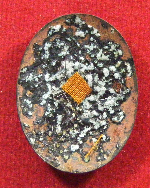  ล็อคเก็ตรูปไข่ ครึ่งองค์ หลวงปู่เนย สมจิตโต รุ่นเจริญพร