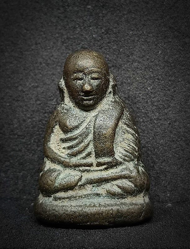 รูปหล่อ หลวงพ่อเงิน รุ่นปืนแตก ปี28 พิมพ์เศียรกลม เนื้อโลหะผสมเก่าจัดๆ คราบขี้เบ้า คราบสนิมแดงเดิมๆ 