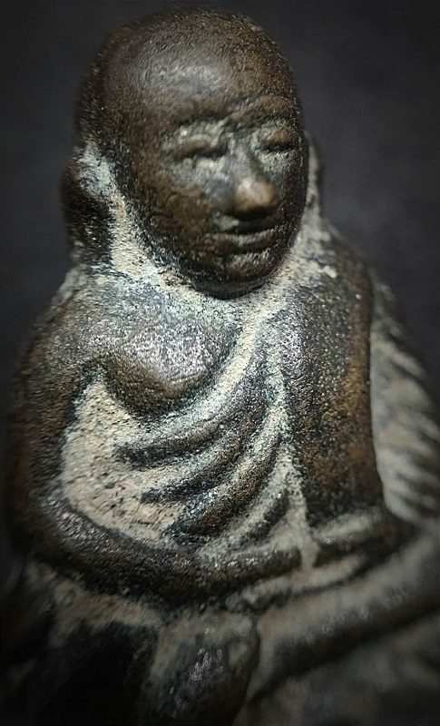 รูปหล่อ หลวงพ่อเงิน รุ่นปืนแตก ปี28 พิมพ์เศียรกลม เนื้อโลหะผสมเก่าจัดๆ คราบขี้เบ้า คราบสนิมแดงเดิมๆ 