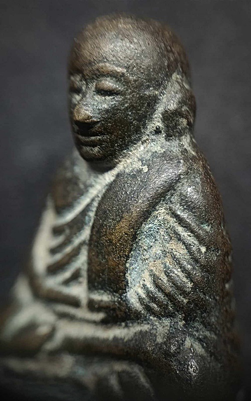 รูปหล่อ หลวงพ่อเงิน รุ่นปืนแตก ปี28 พิมพ์เศียรกลม เนื้อโลหะผสมเก่าจัดๆ คราบขี้เบ้า คราบสนิมแดงเดิมๆ 