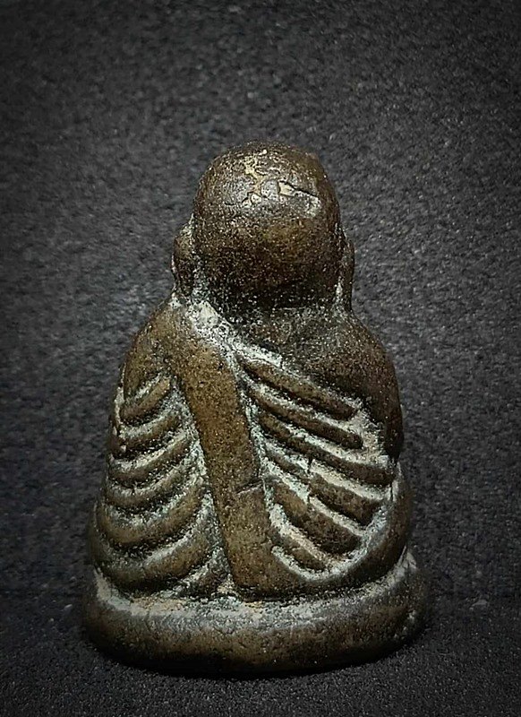 รูปหล่อ หลวงพ่อเงิน รุ่นปืนแตก ปี28 พิมพ์เศียรกลม เนื้อโลหะผสมเก่าจัดๆ คราบขี้เบ้า คราบสนิมแดงเดิมๆ 