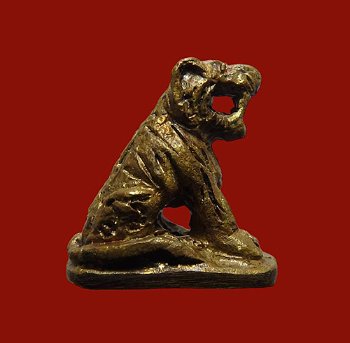 เสือวัดไตรมิตรฯ รุ่นเสาร์ห้ามหาเศรษฐี ปี 2543 หลวงปู่หมุน วัดบ้านจาน ตอกโค๊ด “๕”...00-9870009