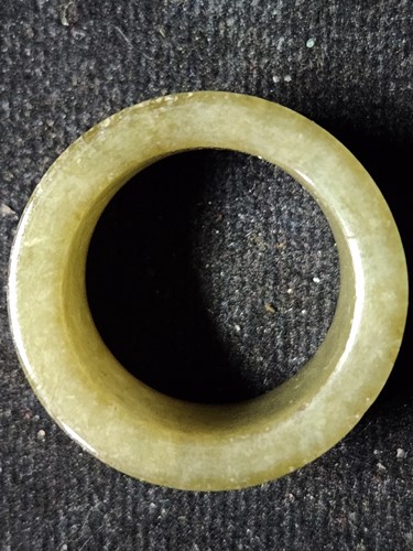 แหวนปลอกมีดหยกเขียวพม่าแหวนหยกเขียว  เส้นผ่าศูนย์กลาง 1.8 ซม. หนา 1.3 ซม.