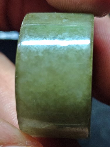 แหวนปลอกมีดหยกเขียวพม่าแหวนหยกเขียว  เส้นผ่าศูนย์กลาง 1.8 ซม. หนา 1.3 ซม.