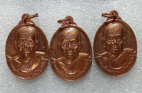 เหรียญพระครูรัตนวรญาณ วัดร้องธารท่าลี่ จ.ลำพูน 3 เหรียญ