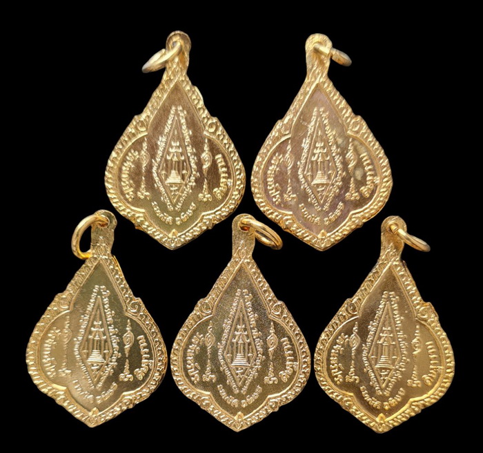 เคาะแรกแดง..เหรียญพระพุทธชินราช ๒๕๑๙..รวม ๕ เหรียญ..วัดจันทร์ประดิษฐาราม กทม / ส่ง ems