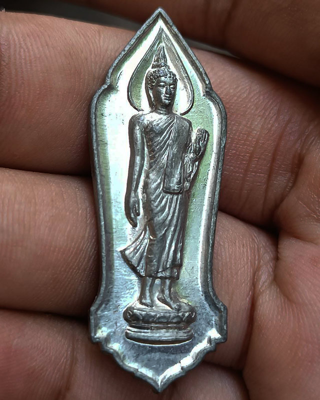 3.พระลีลา 25 พุทธศตวรรษ เนื้อชิน พิมพ์พระศกจุด