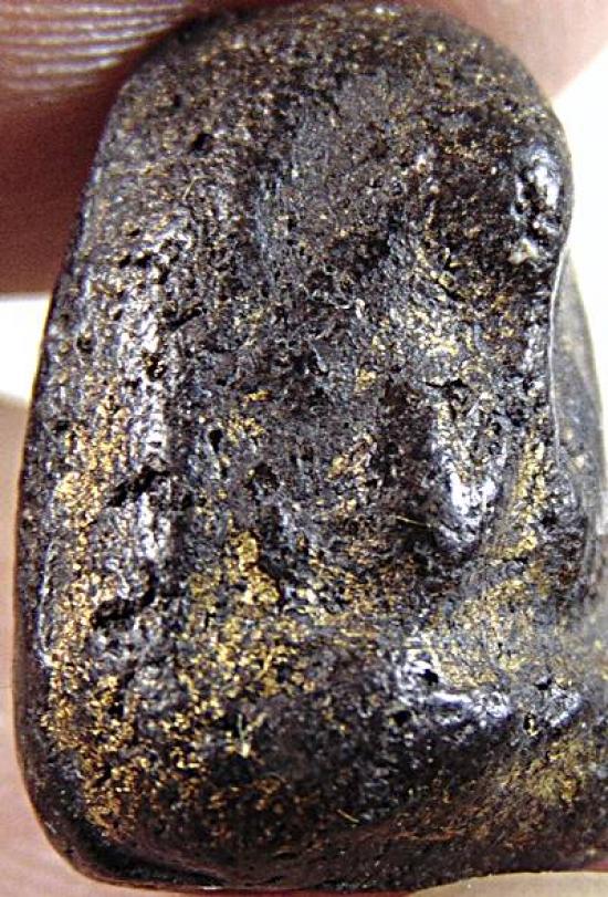 พระปิดตาเม็ดบัวคลุกรัก