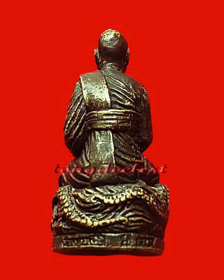 รูปหล่อหลวงพ่ออุตตมะขี่มังกรกายสิทธิ์ รุ่น 1 ออกวัดดอนงิ้ว จ.กาญจนบุรี ใต้ฐานอุดกริ่ง สวยมากค่ะ