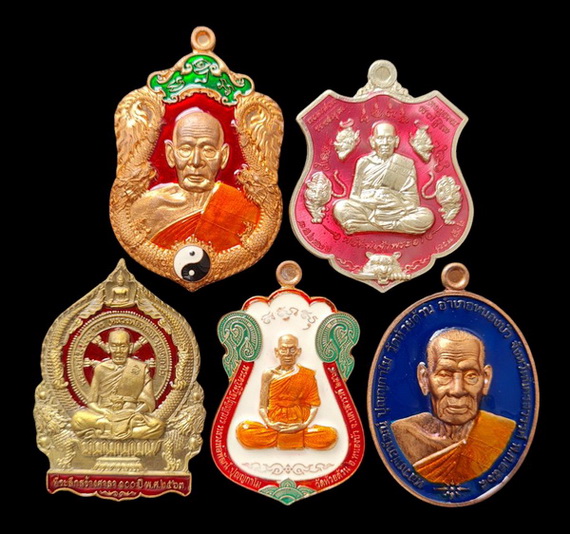 เคาะแรกแดง..คละรุ่น คละเนื้อ ๕ รายการ (รายละเอียดในโพสต์)..ลพ.พัฒน์ วัดห้วยด้วน นครสวรรค์ / ส่ง ems