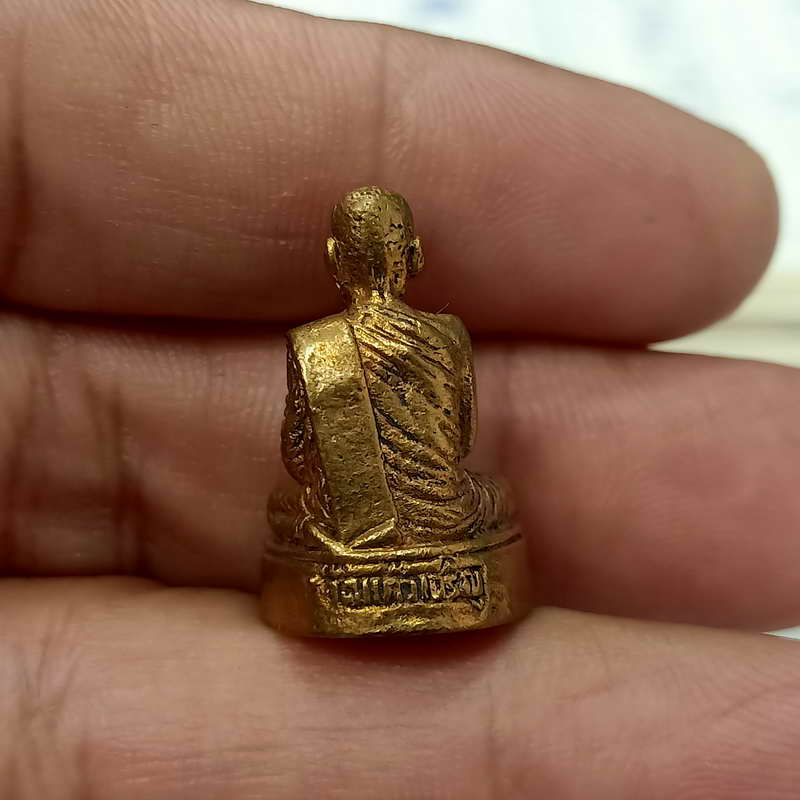 a32-	รูปเหมือนพระครูสุนทรธรรมกิจ (หลวงพ่อหยอด ชินวังโส) วัดแก้วเจริญ อ.อัมพวา จ.สมุทรสงคราม ปี 2535