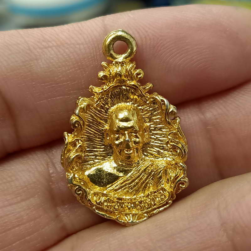 A1-เหรียญหล่อ รุ่น 1 พระอาจารย์นวล วัดพุทธาราม อ.สวี จ.ชุมพร ปี 2533 กะไหล่ทอง