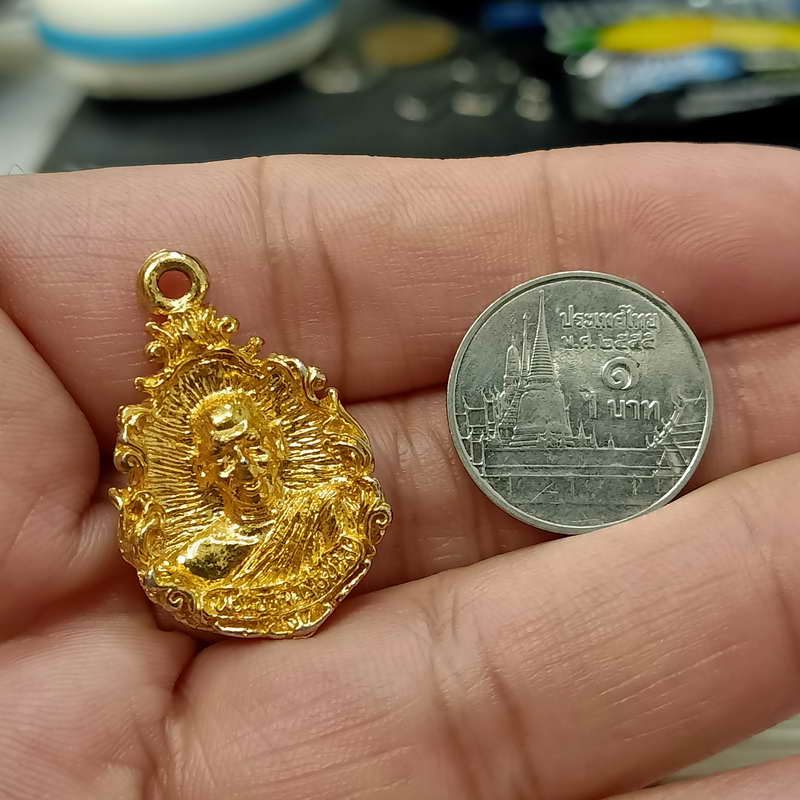 A1-เหรียญหล่อ รุ่น 1 พระอาจารย์นวล วัดพุทธาราม อ.สวี จ.ชุมพร ปี 2533 กะไหล่ทอง