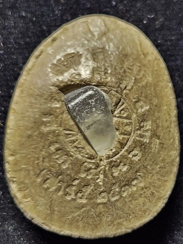 พระปิดตาเนื้อผง ฝังพลอยเสก หลวงพ่อคูณ วัดบ้านไร่ ออกวัดดีหลวงนอก อำเภอสิงหนคร จังหวัดสงขลา สร้างปี 2