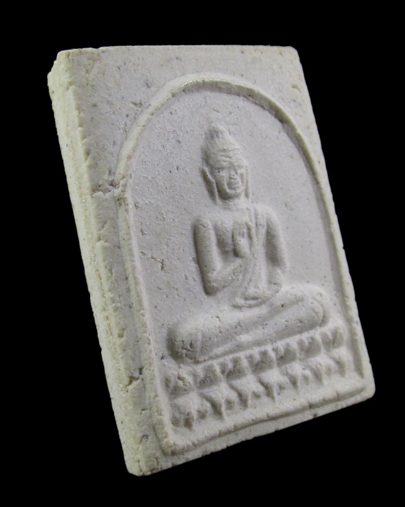 พระพุทธนวมินทรมหาจักรี จัดสร้างโดยกองทัพอากาศ ปี 2530