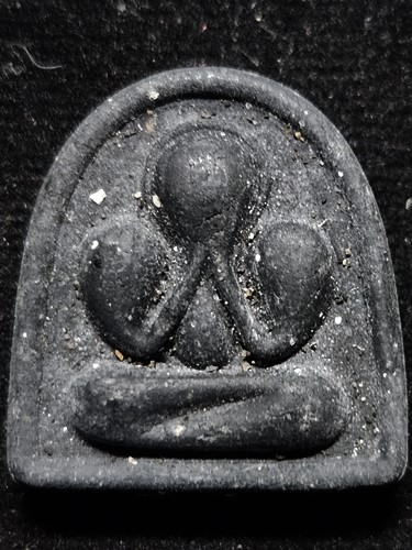 วัดอ่างศิลา จ.ชลบุรีพระปิดตานักกล้าม พิมพ์ใหญ่ หลวงพ่อพูลทรัพย์  เนื้อผงคลุกรัก  รุ่น ฉลองอายุครบ 66