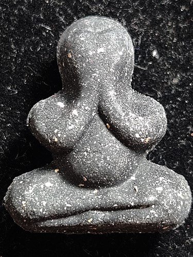 วัดสพานสูง นนทบุรี พระปิดตาเนื้อว่านโรยผงตะไบผงเหล็กน้ำพี้ อาจารย์แว่น  ปี2558 