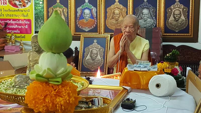 เหรียญเจ้าสัว ปี 62 หลวงปู่แผ้ว ปวโร วัดรางหมัน เนื้อทองแดงพร้อมกล่อง