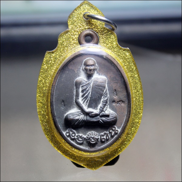 A412เหรียญรูปไข่นั่งเต็มองค์หลวงปู่สิงห์ทอง วัดป่าสุนทราราม อ.เลิงนกทา จ.ยโสธร เนื้อนวะ สภาพสวยๆ
