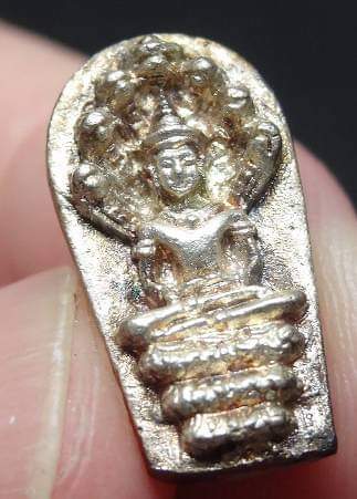 เนื้อเงิน เหรียญพระนาคปรก เสาร์ ๕ รุ่นลายเซ็นต์ หลวงปู่ม่น วัดเนินตามาก จ.ชลบุรี ปี ๒๕๓๖