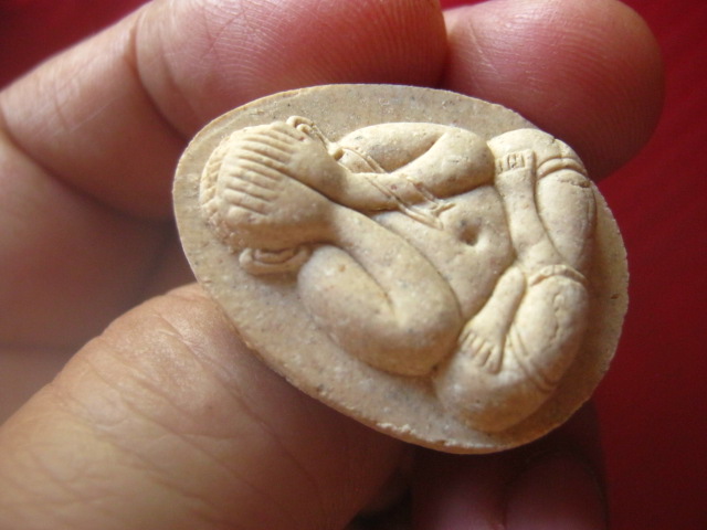 พระแนื้อผงปิดตามหาลาภ รุ่นสร้างอุโบสถ วัดคงคา นนทบุรี ปี 2536 พร้อมกล่องเดิมจากวัด