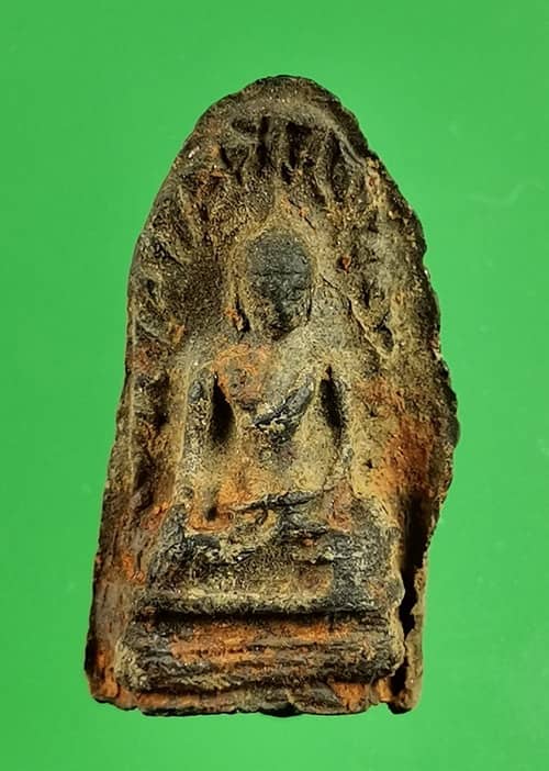พระรอด เนื้อดิน กรุปทุมวดี ลำพูน อายุ 1300 ปี สภาพสวยมากๆ คาดว่าจะสร้างปี 1263 พระมีเหล็กออกไซด์