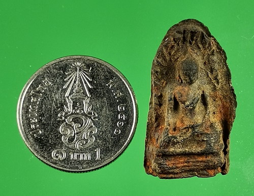พระรอด เนื้อดิน กรุปทุมวดี ลำพูน อายุ 1300 ปี สภาพสวยมากๆ คาดว่าจะสร้างปี 1263 พระมีเหล็กออกไซด์