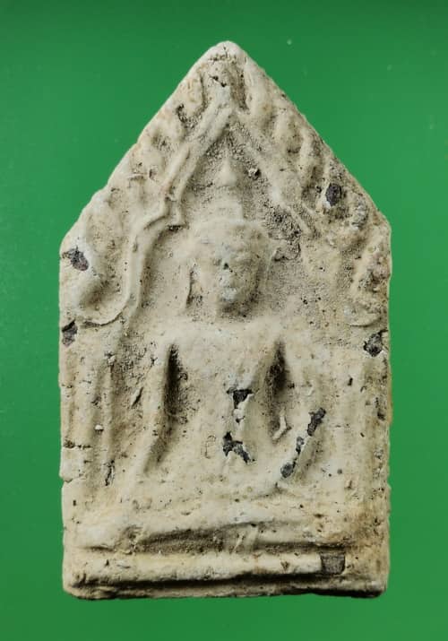 ขุนแผนเนื้อผงน้ำมัน ฝังพลอย  สภาพสวย 