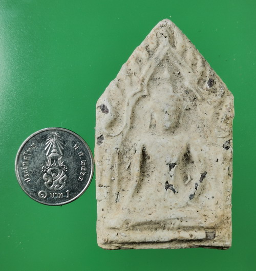 ขุนแผนเนื้อผงน้ำมัน ฝังพลอย  สภาพสวย 