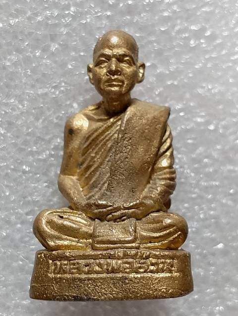 รูปหล่อหลวงพ่ออ้วน วัดหนองกระโดน นครสวรรค์ 