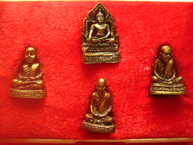 พระชุดรูปหล่อ รุ่นเพชรเงินร้อยล้าน วัดไดรัง พิจิตร ปี 2538