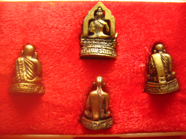 พระชุดรูปหล่อ รุ่นเพชรเงินร้อยล้าน วัดไดรัง พิจิตร ปี 2538