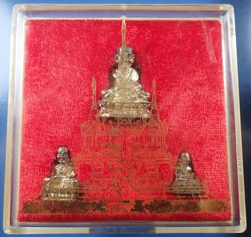 รุ่นสร้างเจดีย์ปี ๓๓ ชุดกรรมการ ๓ องค์ หลวงปู่ทวด วัดช้างให้ จังหวัดปัตตานี เนื้อเงินสวยกริ๊บ *1