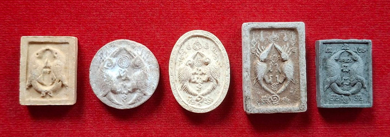 พระผงสาริกาคู่ คละที่ตามในภาพ จำนวน5องค์