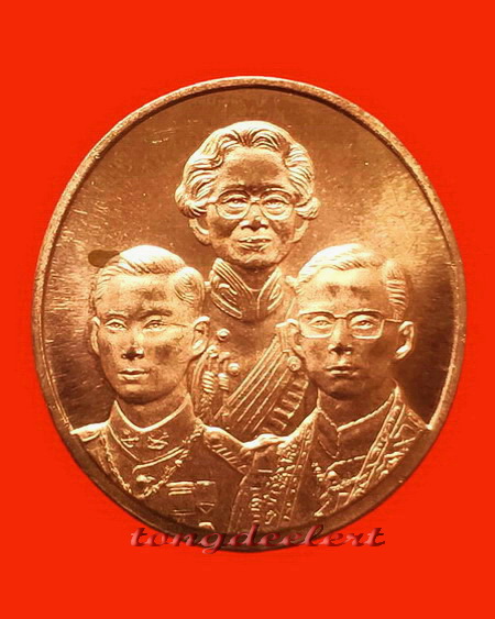เหรียญ 3 สมเด็จ สมเด็จย่า,ร.8,ร.9 เฉลิมพระเกียรติ ปี 2542 สวยมากค่ะ