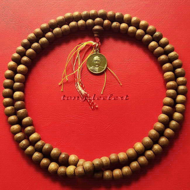 ประคำไม้ หลวงพ่ออุตตมะ วัดวังก์วิเวการาม จ.กาญจนบุรี สวยมากค่ะ