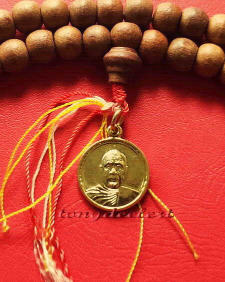 ประคำไม้ หลวงพ่ออุตตมะ วัดวังก์วิเวการาม จ.กาญจนบุรี สวยมากค่ะ