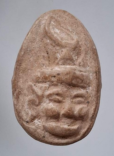 พ่อแก่ เนื้อดินเผา หลังยันต์ เก่ามากๆ ไม่ทราบที่