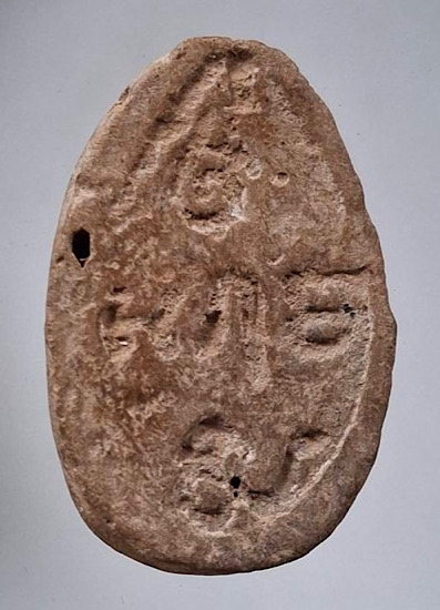 พ่อแก่ เนื้อดินเผา หลังยันต์ เก่ามากๆ ไม่ทราบที่