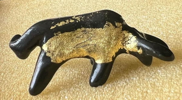 วัวธนู หลวงพ่อสังข์ วัดนากันตม จ.ศรีสะเกษ อุดผงวิเศษเนื้อผง ว่าน108ชนิด ผสมครั่งพุทรา ปิดทองพร้อมจาร